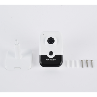 Cámara Cubo IP / 4 Megapixel / Lente 2.8 mm / IR EXIR 10 m (32.8 ft) / Sensor PIR 8 m (26.2 ft) / WDR 120 dB / PoE / Audio Bidireccional