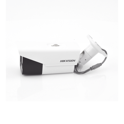Cámara Bala TURBOHD / 8 Megapixel 4K / Lente Motorizado 2.7-13.5 mm / IR EXIR 80 m (262.5 ft) / IP67 / dWDR / Multiformato TVI-AHD-CVI-CVBS