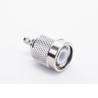 Conector TNC Macho / Anillo plegable / RG-174/U, Belden 8216 / Cuerpo bronce niquelado / Contacto oro