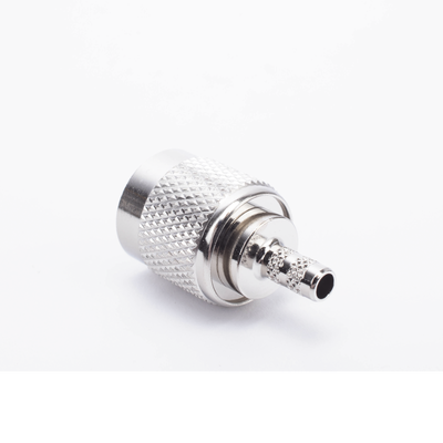 Conector TNC Macho / Anillo plegable / RG-174/U, Belden 8216 / Cuerpo bronce niquelado / Contacto oro