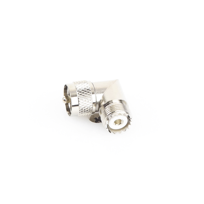 Adaptador RF en Ángulo Recto / UHF Macho PL-259 a UHF Hembra SO-239 / Cuerpo Bronce Niquelado / Aislante Delrin