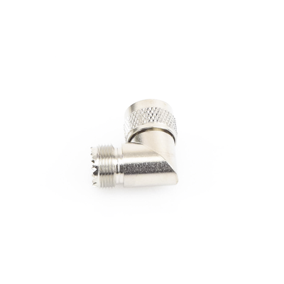Adaptador RF en Ángulo Recto / UHF Macho PL-259 a UHF Hembra SO-239 / Cuerpo Bronce Niquelado / Aislante Delrin