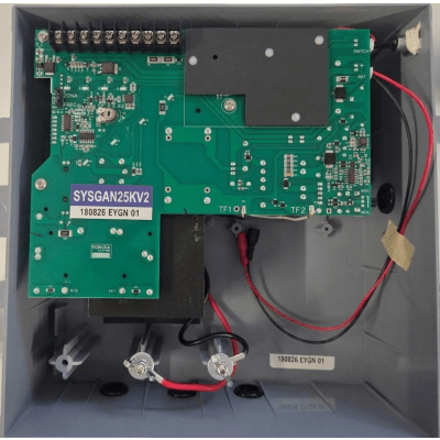 Energizador Ganadero / 10,000 Volts / 0.2 a 5.0 Joules Ajustable / 25 km Lineales / Alimentación 90-260 Vca y 12 Vcd / Panel Solar / NEMA 2