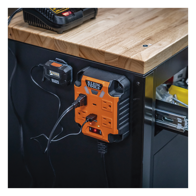 Multicontacto Industrial / 4 Salidas 120 Vca / 2 USB-A y 1 USB-C / Luces LED Integradas / Soporte Magnético / Cable 5' (1.5 m)
