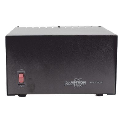 Fuente de Poder Lineal / 13.8 VCC / 16 A Continuos / 20 A Máximo / 115 VCA Entrada / 0.76 x 0.44 x 0.86 pies / 18.1 lbs