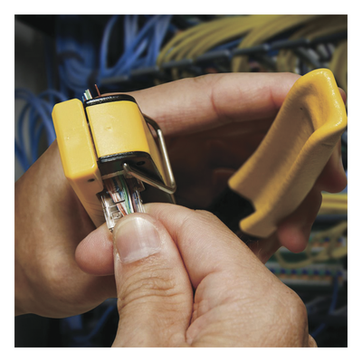 Ponchadora para Conectores Pass-Thru RJ45 / CAT5e/CAT6/6A / 8 Posiciones 4 Pares / Diseño Compacto 277 g