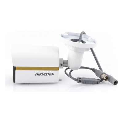 Cámara Bala TURBOHD 4K / Imagen a Color 24/7 / Lente 2.8 mm / Luz Blanca 20 m (65.6 ft) / Exterior IP67 / WDR 130 dB / Metal