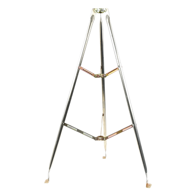 Tripie de Montaje para Exterior / Altura 1.52 m (4.99 ft) / Acero Galvanizado / Mástiles 1 1/4 a 2" / Longitud Mástil hasta 3 m (9.84 ft)
