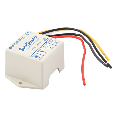 Controlador de Carga Solar PWM / 4.5 A / 12 VCC / Compensación de Temperatura -28 mV/°C / 100% Estado Sólido / Rango Térmico -40°C a +85°C / 1.64 pies x 1.64 pies x 0.82 pies