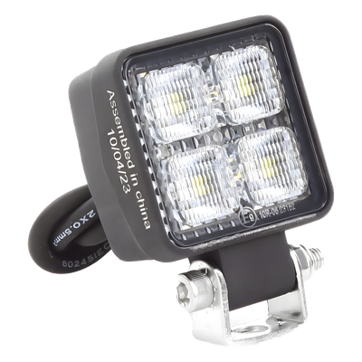 Luz de Trabajo LED / 800 Lúmenes / 4 LEDs 10 W / Alcance 75 m (246.1 ft) / 12-24 VCD / IP67 e IP69K
