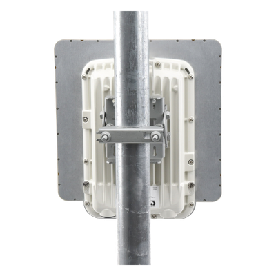 Backhaul Radio / Antena Integrada 23 dBi / 4.9-6.05 GHz / 450 Mbps / HCMP 8 Nodos / Dual GbE + SFP / 1-3 ms Latencia