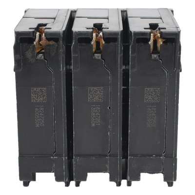 Interruptor Automático Enchufable / 3 Polos / 15 A / 240 V AC / Capacidad Interruptiva 10 kA / UL 489 / Distribución Trifásica