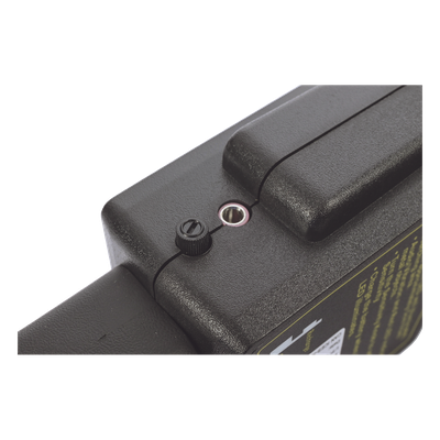 Detector de Metales Portátil / Sensibilidad Ajustable / Alarma Audible y Vibración / Resistente a Caídas 90 cm (2.95 ft) / Batería 9V Incluida