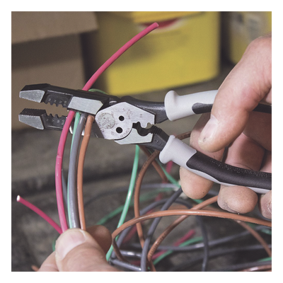 Pinza Híbrida / 3 en 1 Cortar-Pelar-Ponchar / 8" (20.3 cm) / Cable Sólido 10-14 AWG / Cable Trenzado 12-16 AWG / Pernos 6-32 y 8-32