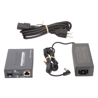 Convertidor de Medios PoE++ / 1x RJ45 Gigabit / 1x SFP 100/1000BASE-X / 60W 802.3bt / Cat5e/6 4-Pares