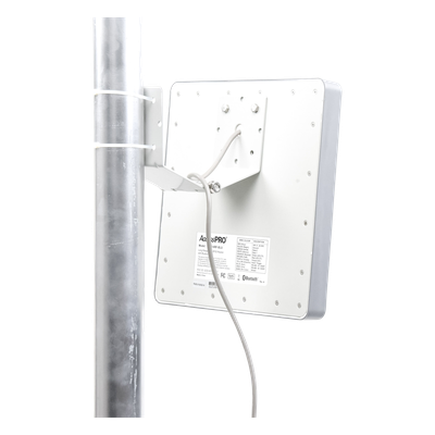Lector RFID UHF / Alcance 6 m (19.7 ft) / Bluetooth / Antena 12 dBi / Wiegand 26 / IP Climas Extremos
